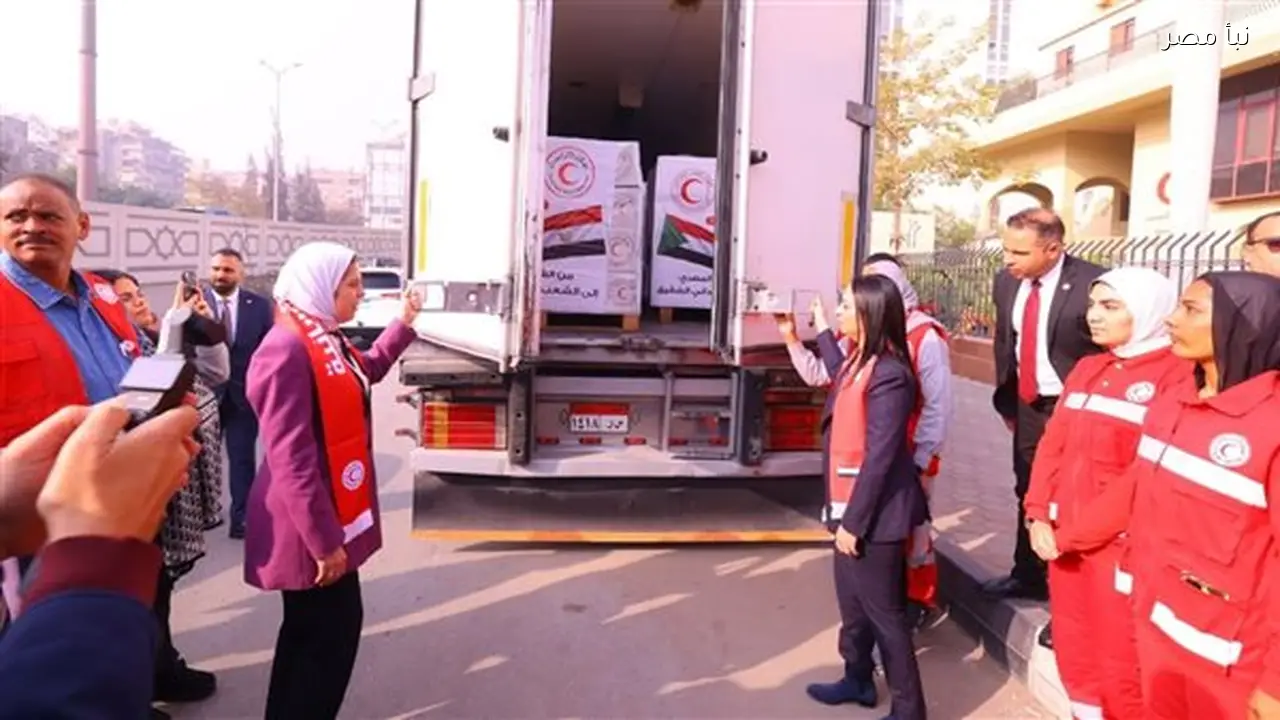 وزيرة التضامن تتابع سير العمل في معبر رفح ومخازن الهلال الأحمر بشمال سيناء