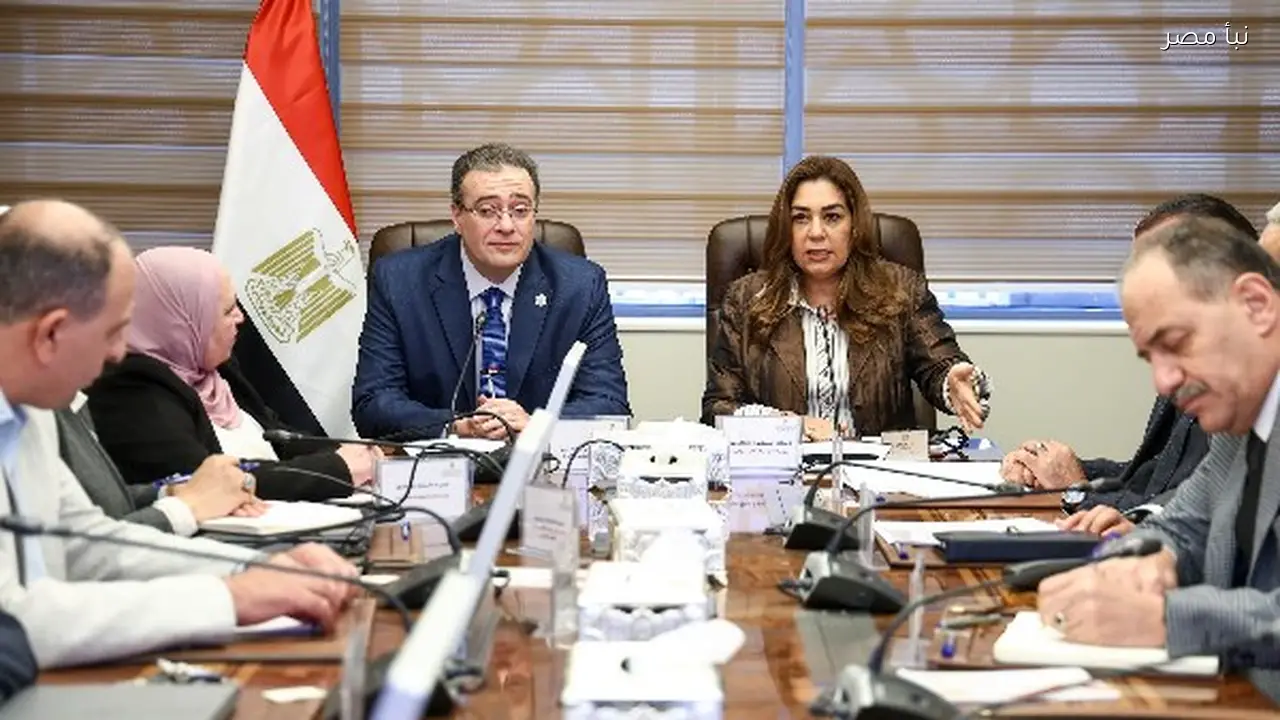وزيرة التنمية المحلية والبيئة تناقش مع رئيس الجهاز المركزي تعديلات الهياكل التنظيمية بالوزارة