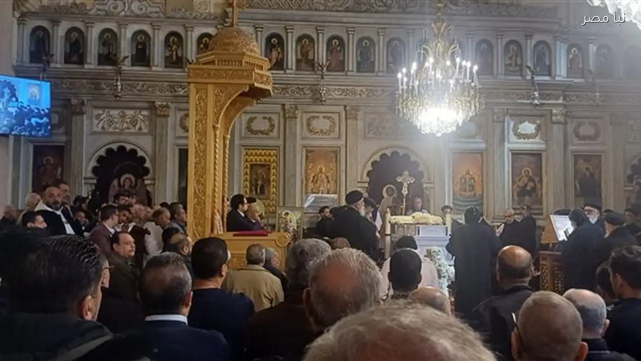 وصول جثمان كاهن كنيسة مارجرجس إلى الكنيسة المرقسية وسط أجواء من الحزن والوداع