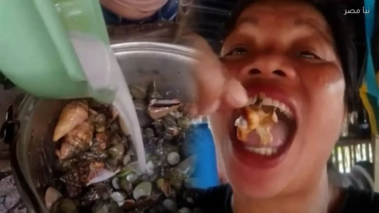 وفاة مدونة طعام شهيرة بعد تناولها سرطانًا سامًا أثناء بث مباشر