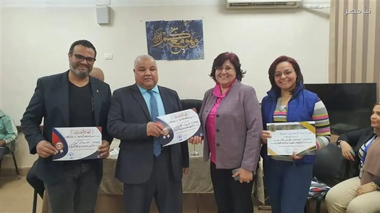 وكيل تعليم الأقصر يكرم المدارس المتميزة في الأنشطة التربوية لدعم العملية التعليمية