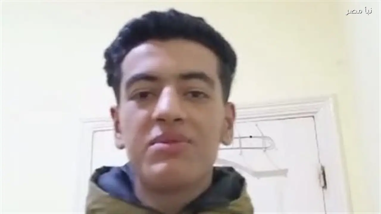 يوسف طالب ثانوية يبيع العطور في شوارع القاهرة لتخفيف العبء عن والده