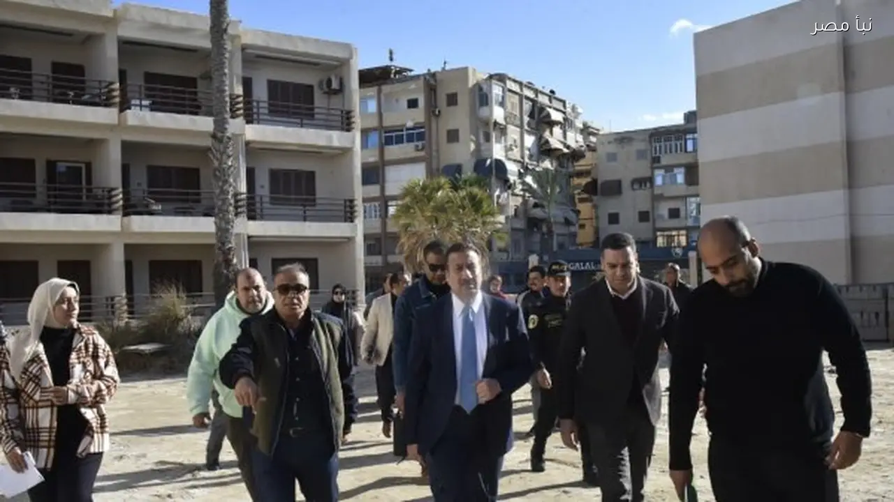 محافظ بورسعيد يتفقد شاليهات المعمورة بحي الشرق ويؤكد على تسريع أعمال التطوير