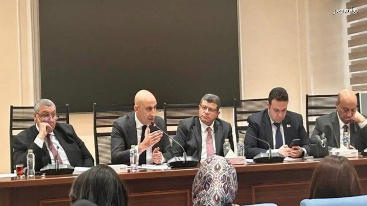 وزير التعليم يقوم بزيارة ميدانية مفاجئة لعدد من مدارس قنا للاطلاع على أوضاعها