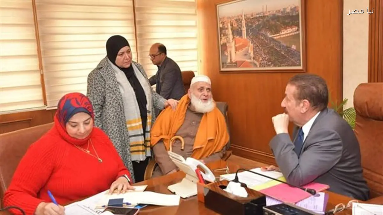 محافظ بورسعيد يتابع تقديم مساعدات مالية وعينية لحالات إنسانية متعددة