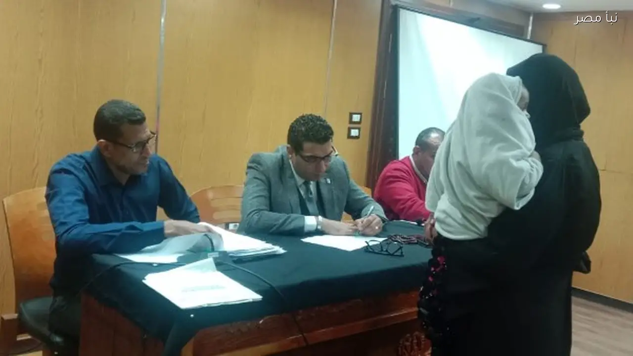 نائب محافظ الأقصر يناقش 37 طلبا وشكوى خلال اللقاء المفتوح اليوم