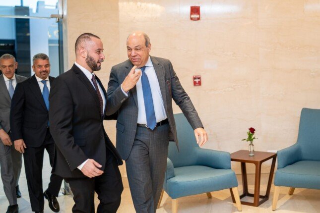 وزير الطيران مع رئيس الرابطة