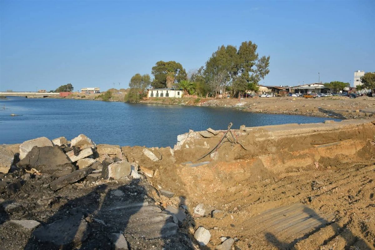 الكوبري المتهالك