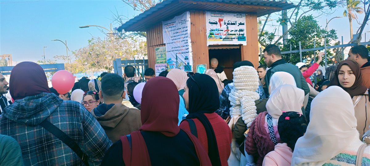 إقبال كثيف على حديقة بنت الشاطئ في دمياط