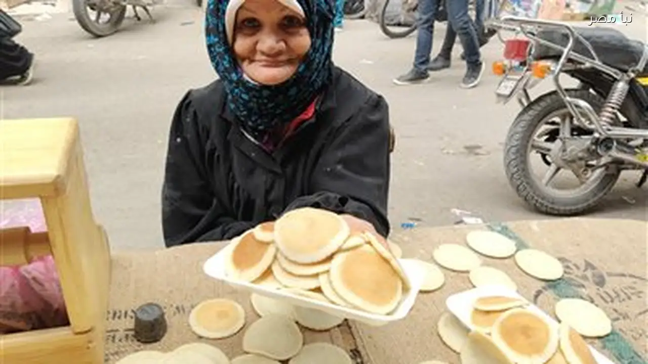 الحاجة عالية السبعينية تصنع رزقها من القطايف وتطمح لأداء العمرة