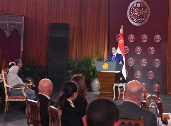 الرئيس السيسي: الدولة حريصة على تجنب رفع أسعار السلع الأساسية