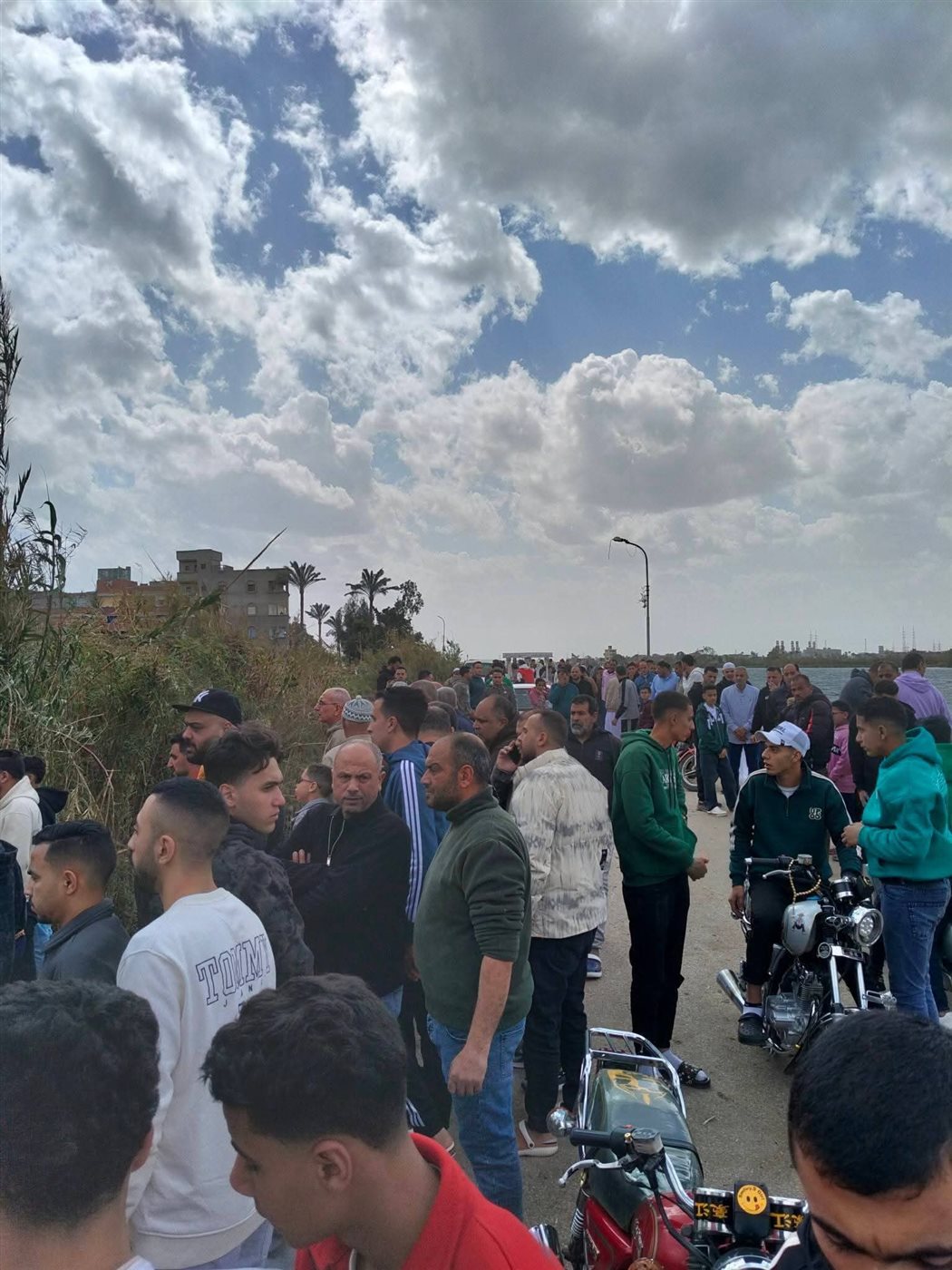 انقلاب عربة كارو في إحدى الترع بدمياط