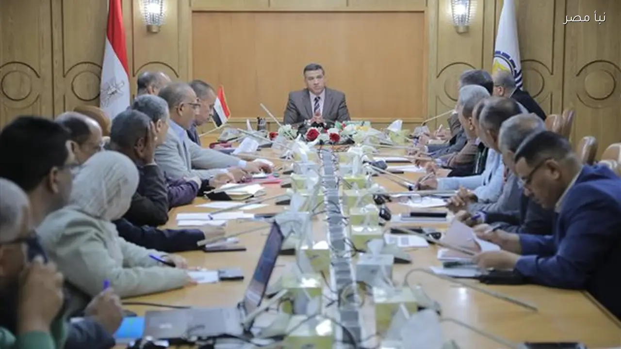 خطة جديدة لتحسين الخدمات في قنا تركز على الطرق والإنارة والبيئة