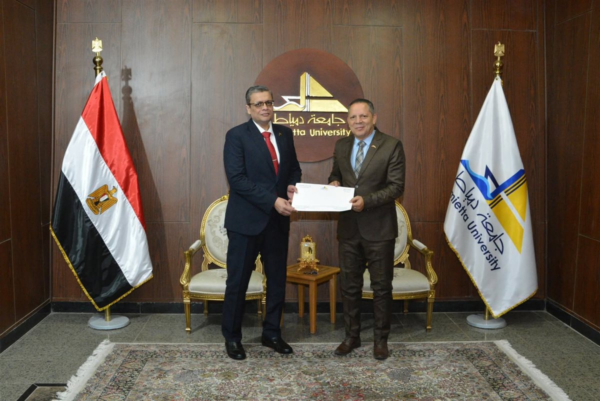 الدكتور أحمد الشيخة