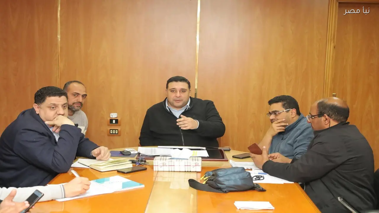رئيس مياه الشرب بالبحيرة يتابع جاهزية مشروعات حياة كريمة في اجتماعات يومية