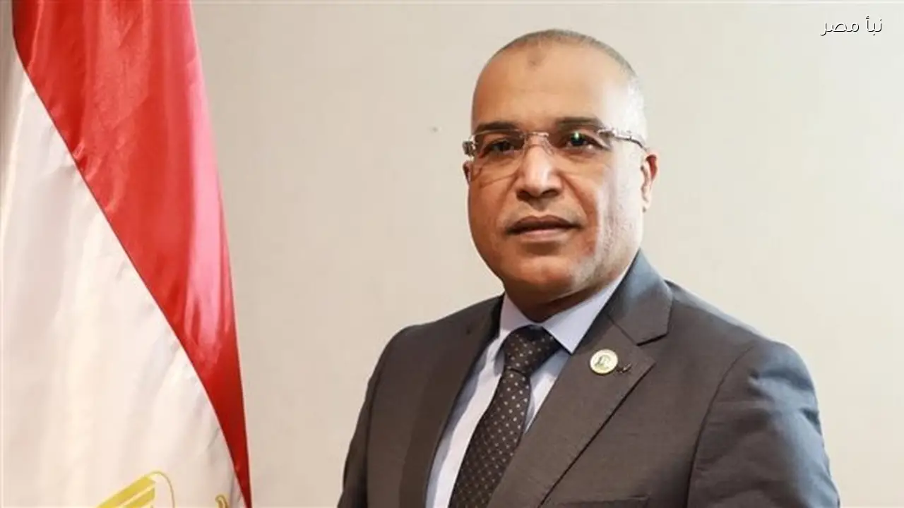 رئيس نقابة البترول يزور العاملين للاطمئنان عليهم بعد حادث جابكو