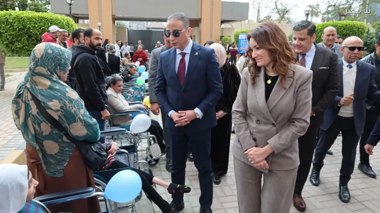 محافظ الجيزة يوزع 27 كرسيا متحركا وأجهزة تعويضية على ذوي الهمم