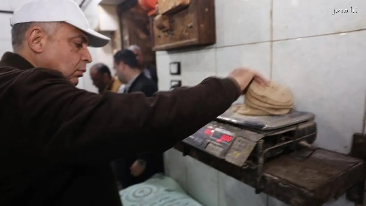 محافظ المنيا يتفقد مخبز قرية الجزائر خلال جولته في سمالوط لمتابعة جودة الإنتاج