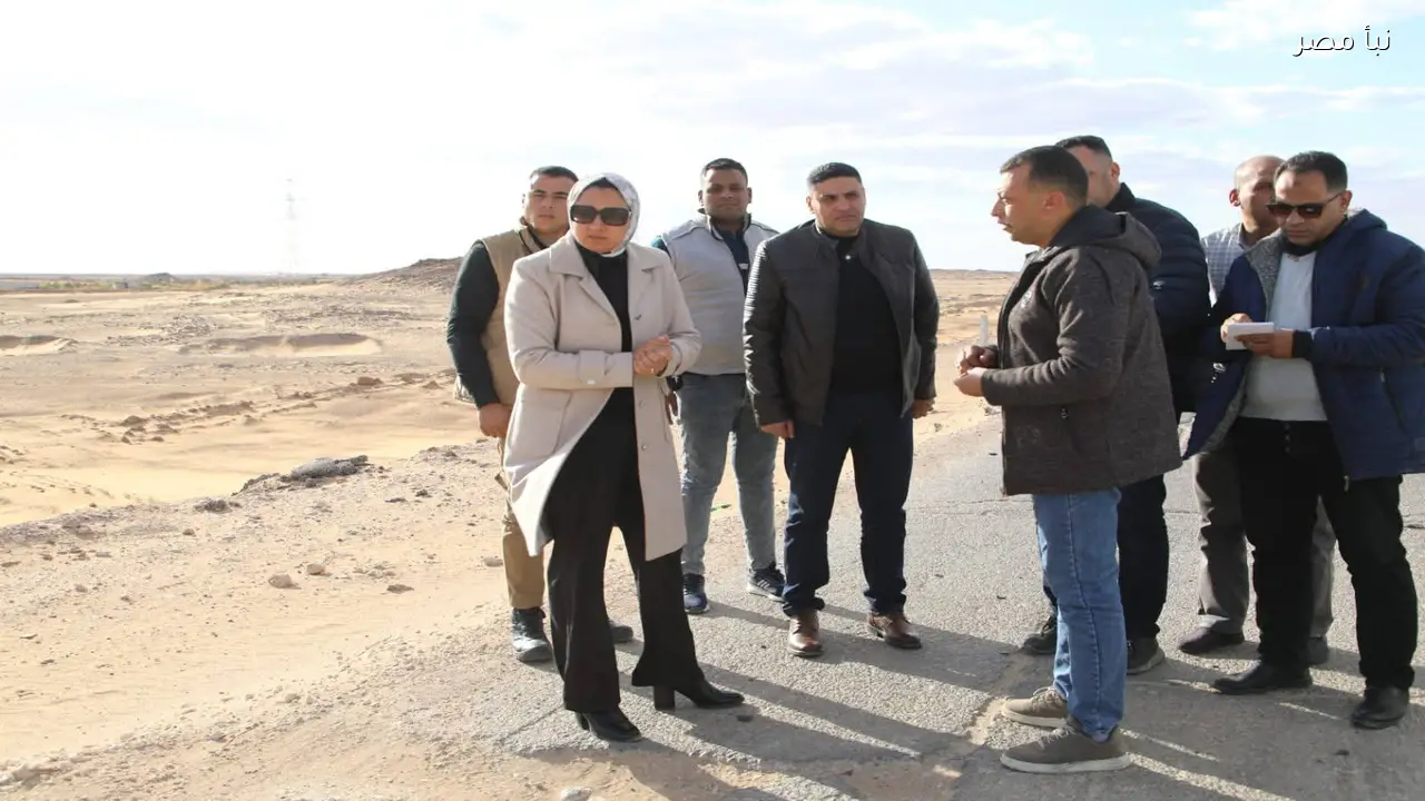 محافظ الوادي الجديد تتابع سير أعمال طريقي الخارجة الداخلة والخلفاء بمركز بلاط