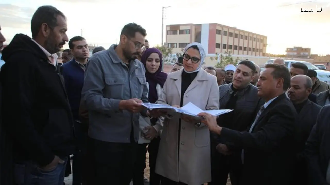 محافظ الوادي الجديد يزور المجمع الحرفي بقرية مرزوق استعدادا للافتتاح المرتقب