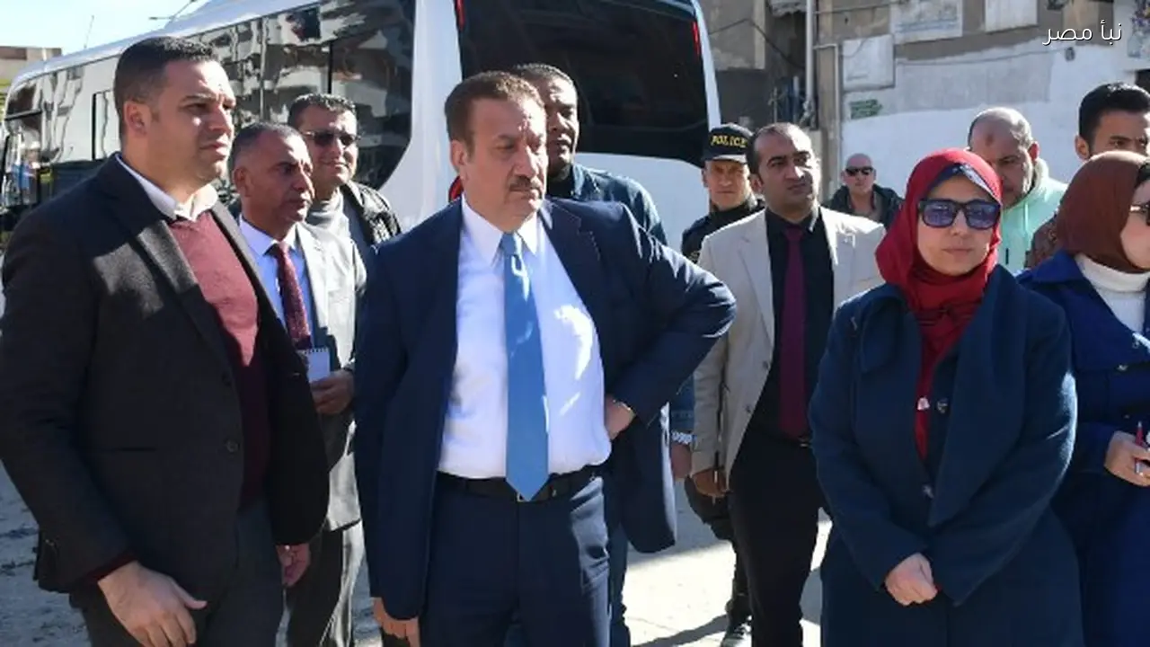 محافظ بورسعيد يتابع تقدم العمل في شبكات انحدار منطقة عثمان بن عفان بحي الزهور