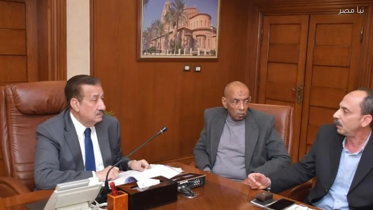 محافظ بورسعيد يلتقي لمتابعة تحسين الخدمات في مدينة سلام مصر شرق المحافظة