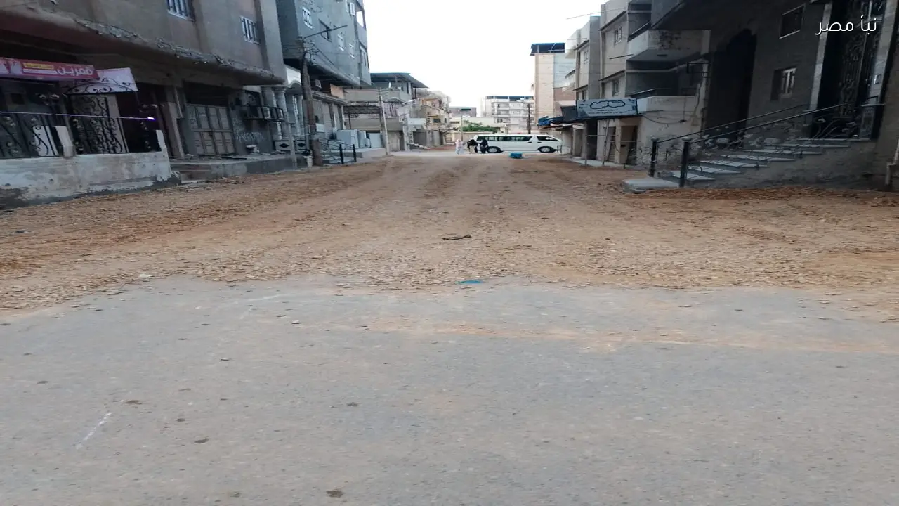 محافظ كفر الشيخ يتابع أعمال رصف الطرق في بلطيم ضمن الخطة الاستثمارية الجديدة