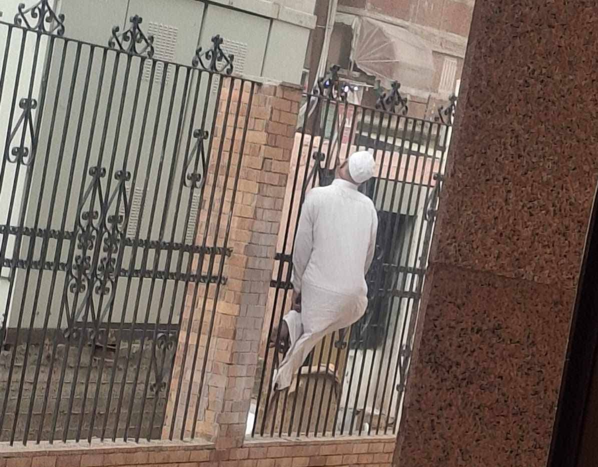 مسن من قرية الزعاتره مشنوقا أمام القومسيون الطبي بغيط النصارى