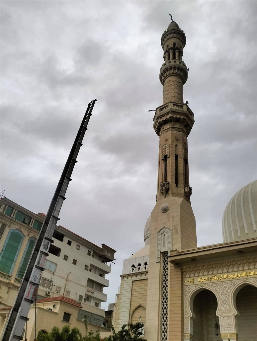 ميل الهلال بمئذنة مسجد البحر في دمياط