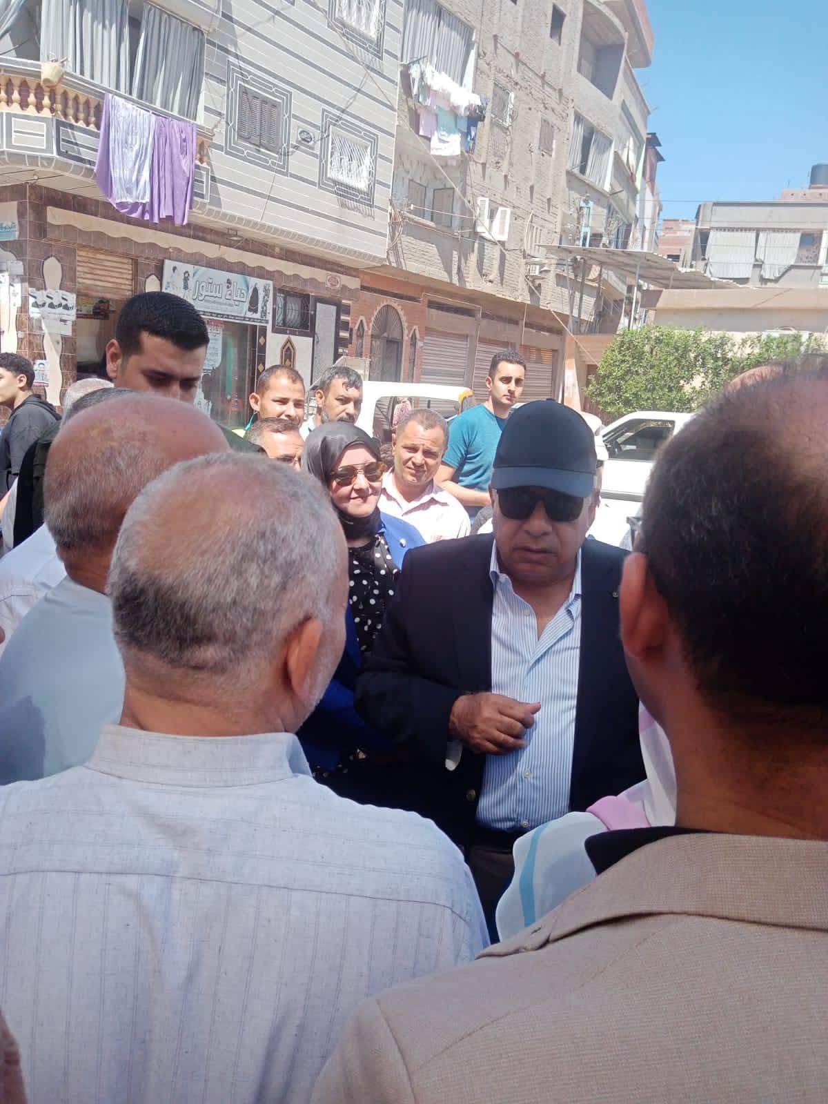 قد تكون صورة شخص أو أكثر، وحشد ونص