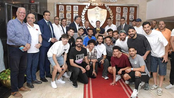 محافظ بورسعيد يكرم أبطال المصري بعد التتويج بكأس عاصمة مصر محافظ بورسعيد يكرم أبطال المصري بعد التتويج بكأس عاصمة مصر